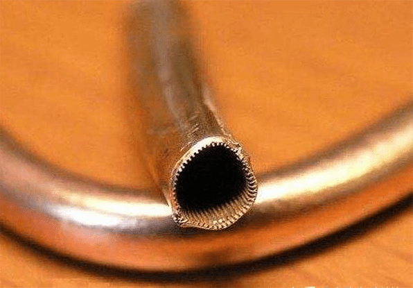 The cutaway view of heat pipe, smooth on the outside, but rough on the inside